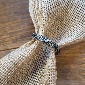 Floral Filigree Silver Tone Band Ring, Size 7